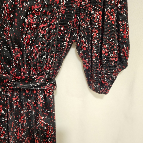 NWT Dynamite Floral Pleated Wrap Dress - Picture 5 of 7